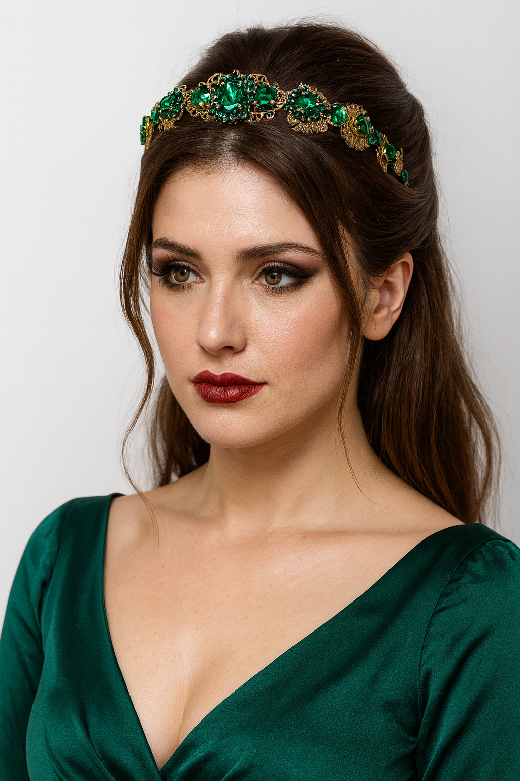 Christmas Emerald Mistletoe Headband – Crystal Statement Holiday Hair Accessory | Festive Glam & Luxe Celebration Headpiece